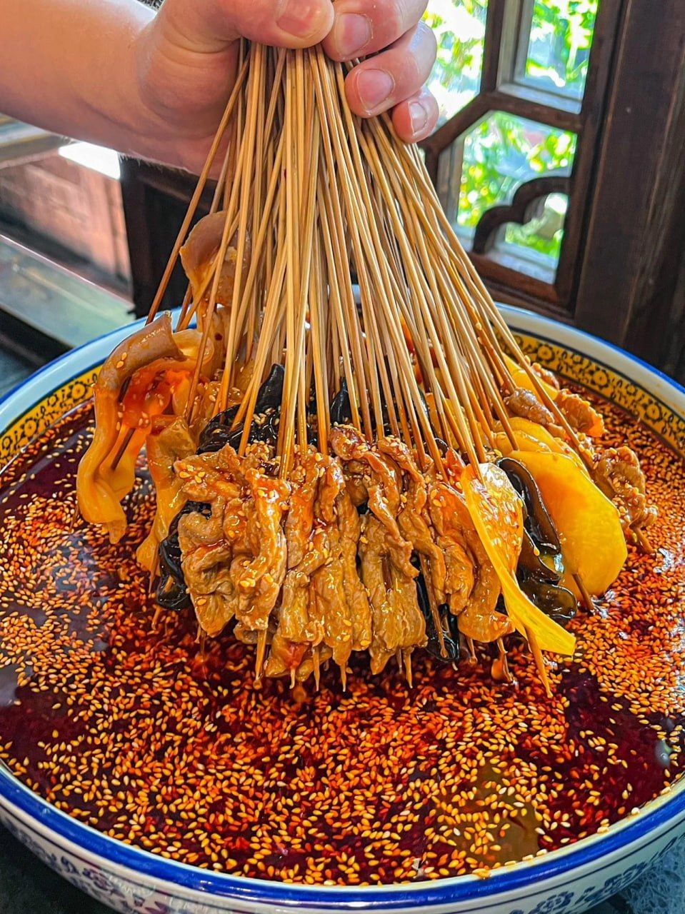 火锅 钵钵鸡 红油浸入了菜品里,菌肝,牛