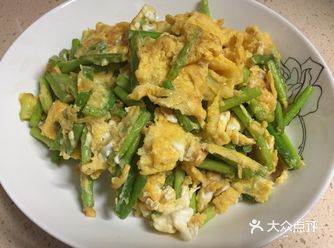 家常菜系中超级简单好做又好吃的蒜苔炒鸡蛋