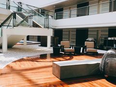 -上海滴水湖皇冠假日酒店