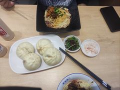 -李与白包子铺(桐梓林店)