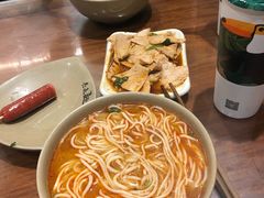 -亮亮面馆(经六路店)
