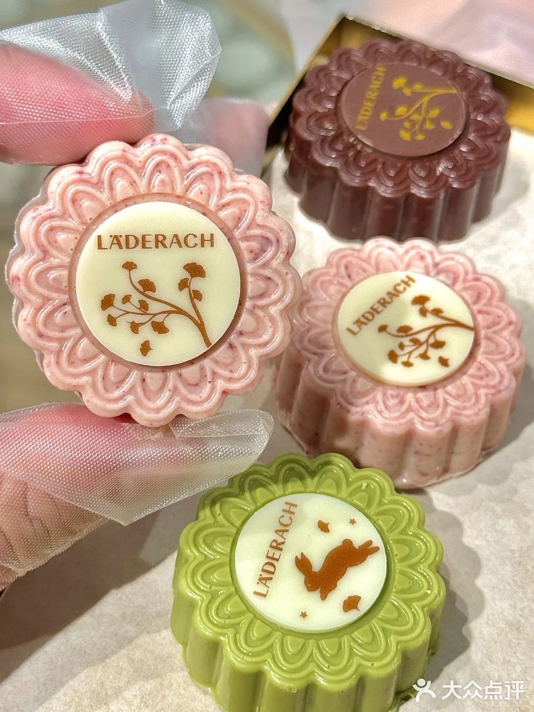 有钱人吃的月饼已经next level…！！