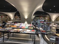 -钟书阁(珍园店)
