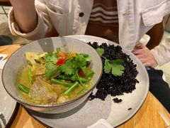 越式咖喱鸡肉饭-Wagas沃歌斯(长宁龙之梦店)