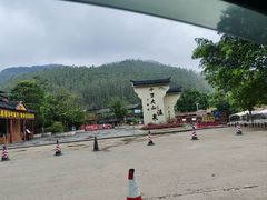 -十万大山布透温泉