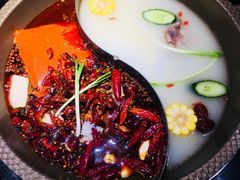 骨汤鸳鸯锅-潘小辣鲜肉老火锅