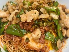 辣椒炒肉干拌面-虎子面粉馆(五一东村店)