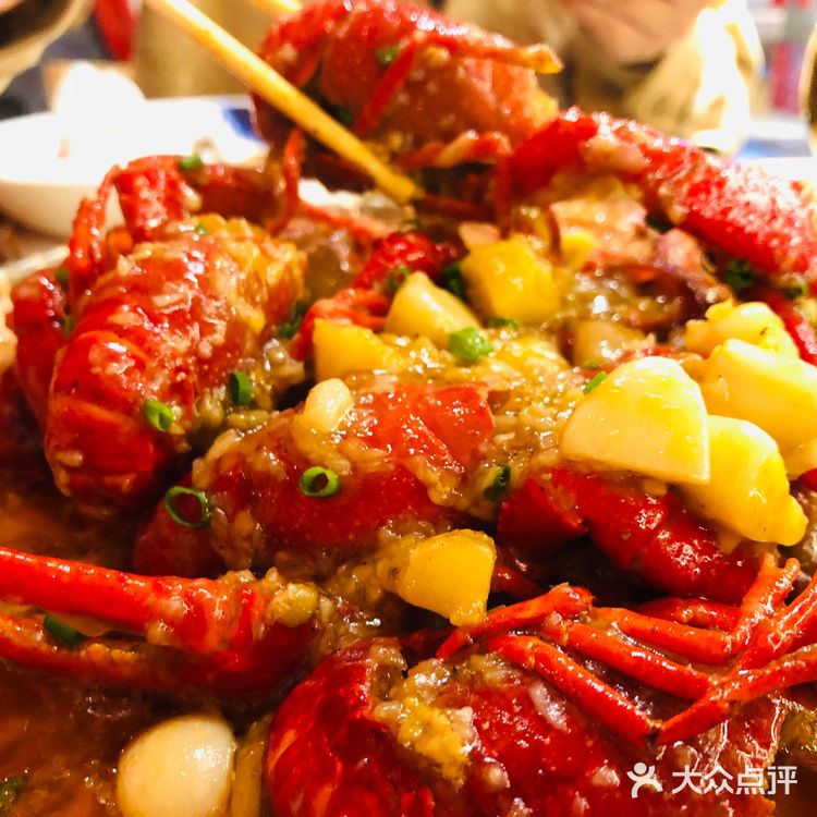 某三和小辉哥我站小辉哥
