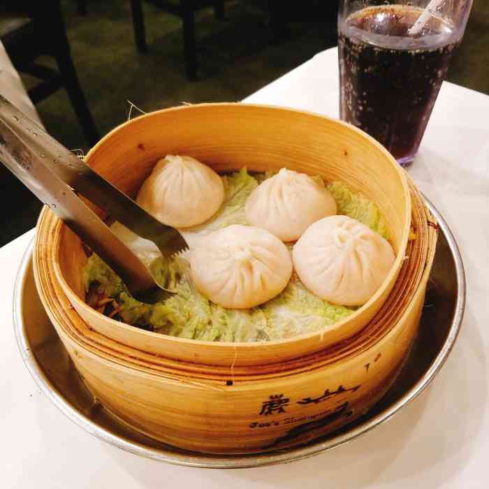 鹿鸣春(中城店)-"在曼哈顿的中城,以小笼包为特色,其余菜品.