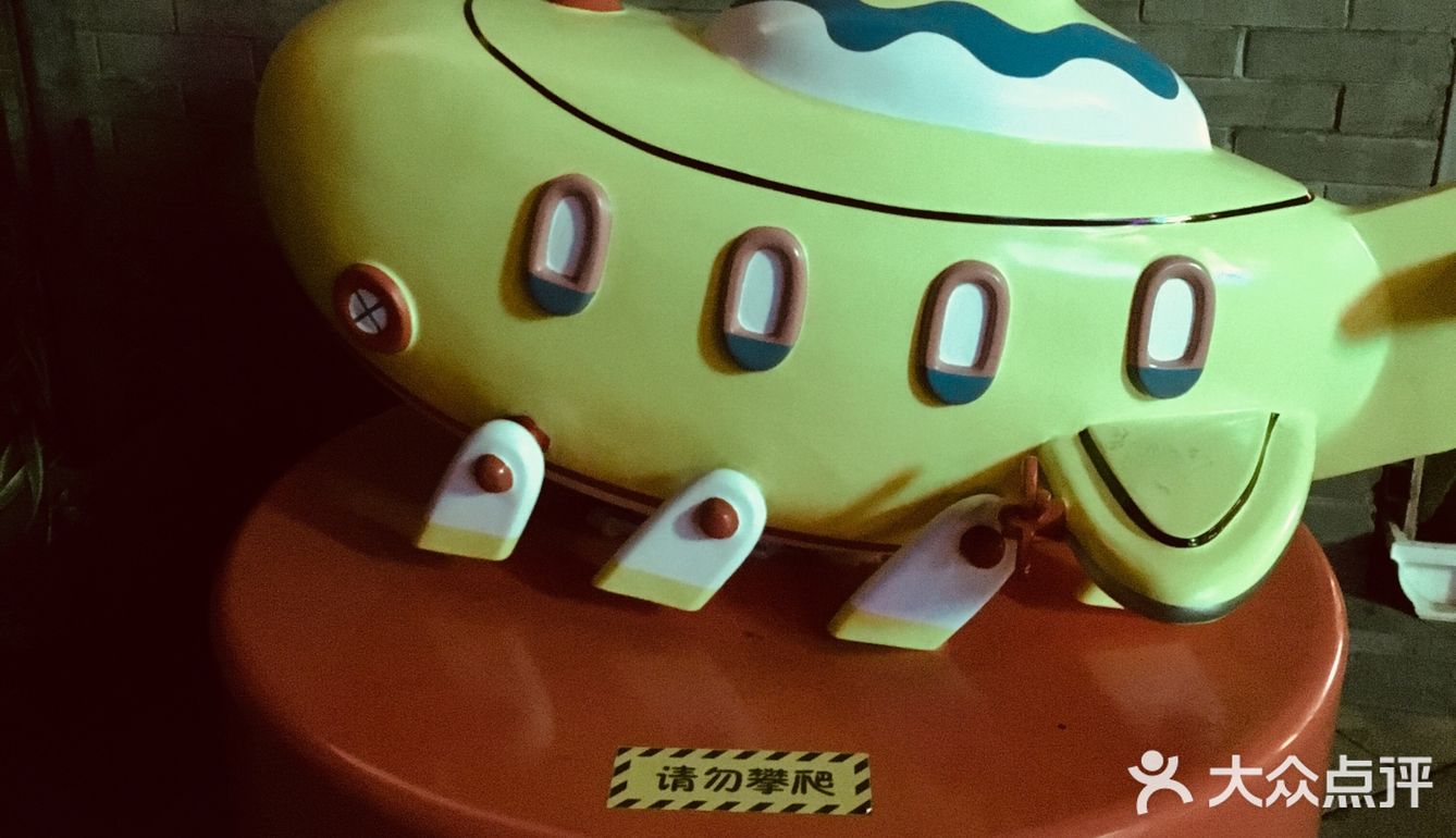 之前同事给过票进去. 其实蛮小的，性价比不算很高吧