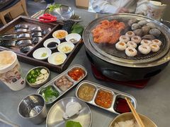 -围炉肉舍•炭烤活鳗•丹东海鲜烤肉(步行街店)