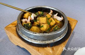 Stone Pot Sea Cucumber and Tofu