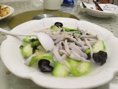 丝瓜木耳浸沙虫-轩记海鲜餐厅·四十五年老字号·经典粤菜(西区彩虹店)