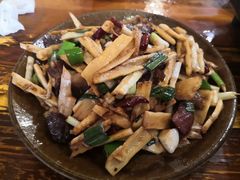 小炒竹笋炒腊肉-苗湘食府(十年店)