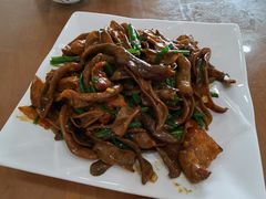 狗仔豆炒腩肉-正宗高流河饭店原创风姜鸡