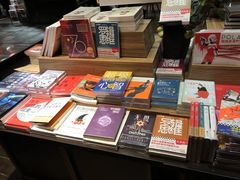 -钟书阁(松江泰晤士小镇店)