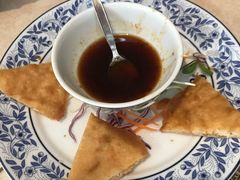 虾饼-卷心菜和避孕套餐厅(Pattaya)