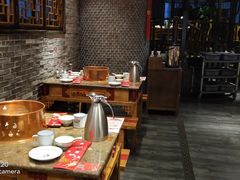 -沪小二炭火蛙锅(淮海中路美食不夜城店)