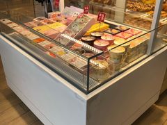面包甜点陈列柜-好利来(高新枫叶广场店)