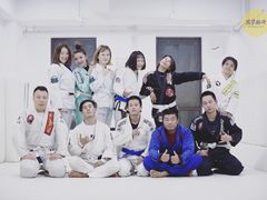 -菠萝格斗巴西柔术训练馆