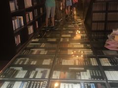 -钟书阁(松江泰晤士小镇店)