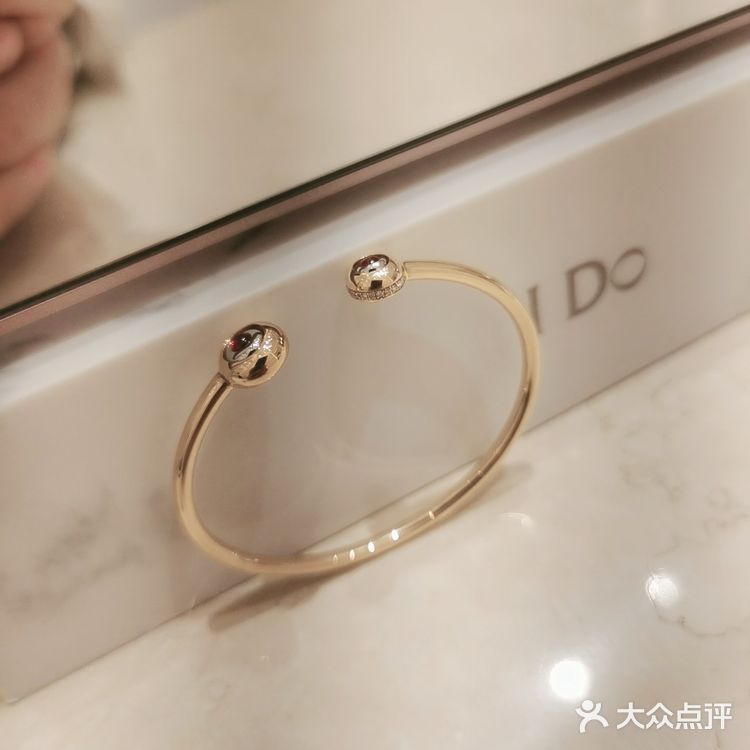 你愿意无论贫穷富有都去嫁给爱情吗?