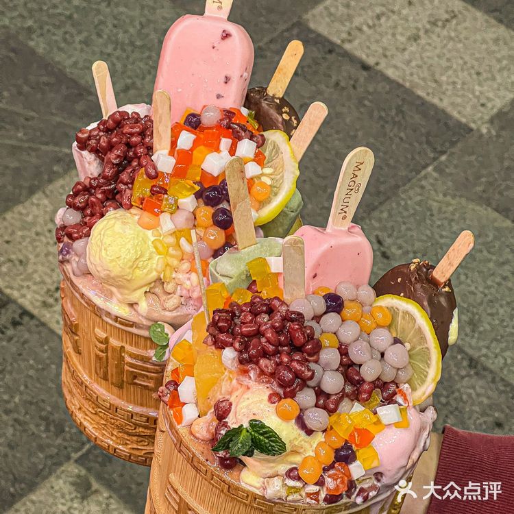 开来南京一定要吃的巨无霸冰激凌桶!料超多!