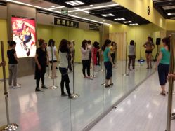 钢管舞课堂-STUDIO E POLE DANCE