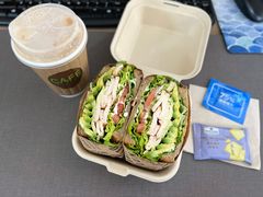 经典牛油果鸡肉三明治-萤火虫咖啡(后海店)