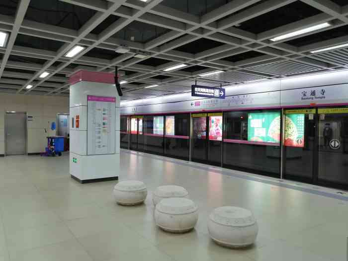 宝通寺地铁站-"宝通寺地铁站可以通往亚贸购物广场,出地铁.