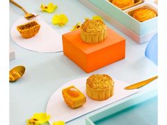 精装月饼装-白天鹅宾馆·美食屋