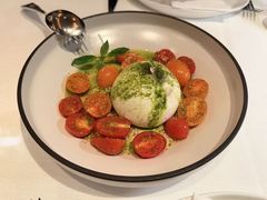 布拉塔芝士配有机番茄-La Vita 意大利传统料理(富民路店)