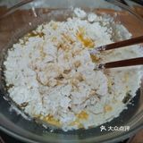 变成更长的一条，再卷起来，盖上保鲜膜