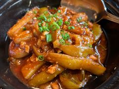 闲鱼鸡粒茄子煲-昆仑饭店-鲜筵餐厅