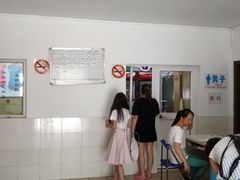 -小海豚国际游泳培训(长宁龙之梦酒店)