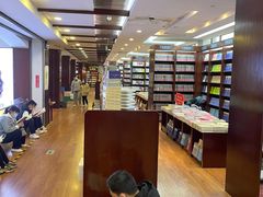 -新华书店(泉城路店)