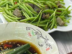 腊肉炒泥蒿-小民大排档(江汉路店)