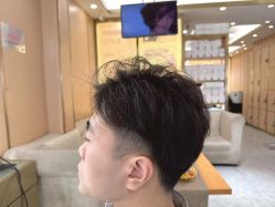 -一東造型烫发染发