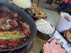-黄潇洒老火锅(九眼桥宏济巷店)
