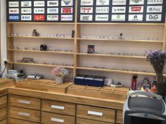 -豪门视光·星趣控·蔡司依视路眼镜代理商(中央大街店)