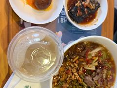 小炒黄牛肉米粉-呷佬·长沙手工米粉(金沙江路店)