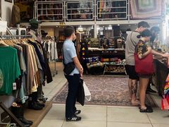 -Retrock Designer Vintage Store