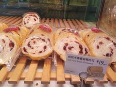 松软手撕蔓越莓吐司-巴黎贝甜(大宁国际商业广场店)