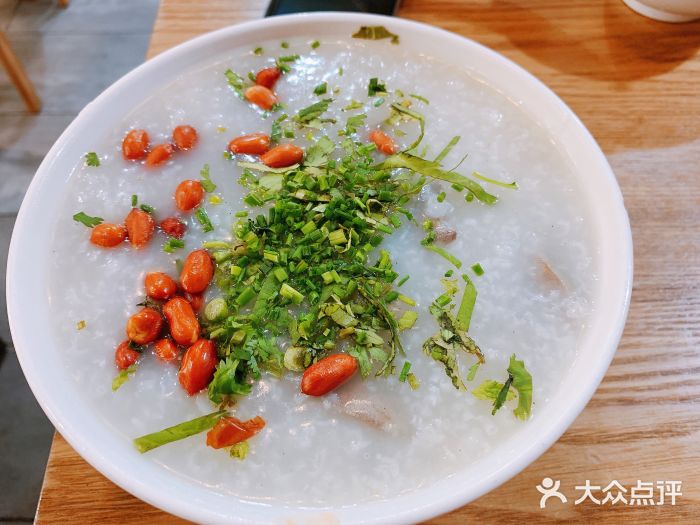 老广记石磨肠粉店猪肝粥图片
