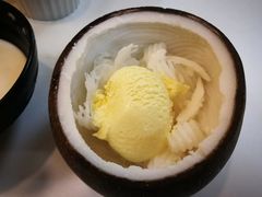 -志龙皇冠吃货椰子铺