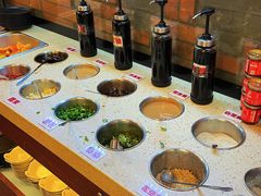 调料台-小龙坎火锅(总店)