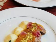 -香格里拉鱼跃地中海西餐厅·牛排披萨