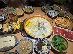 -洱火云南酸菜牛肉火锅(石景山当代商城店)
