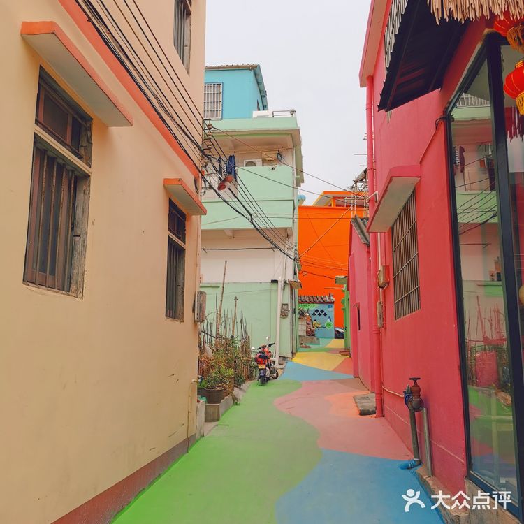 来彩虹村🌈，度一个五彩斑斓的周末！☕️