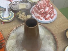 -洞庭洲·防空洞火锅·铜锅涮肉·烧烤(新百广场店)